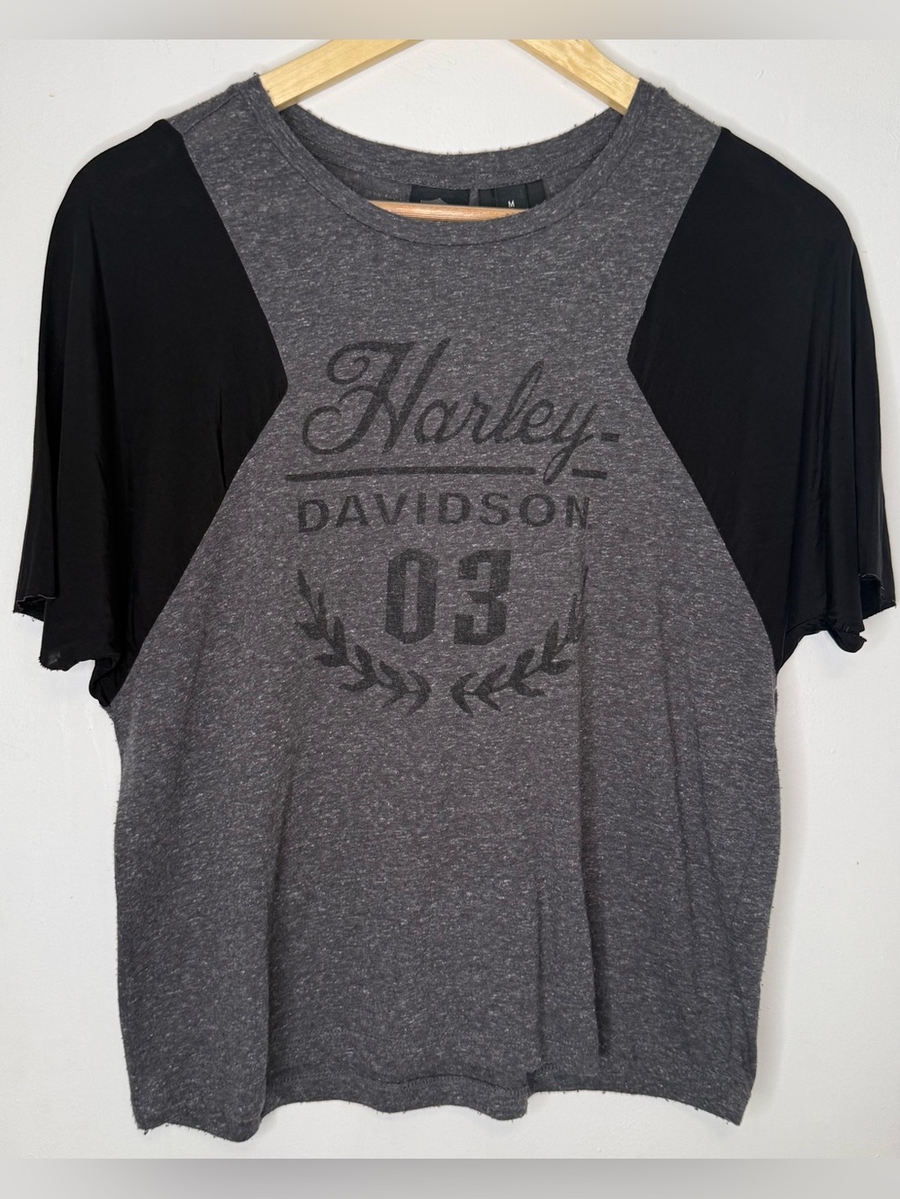 Harley-Davidson Women’s Graphic Tee Size Medium Gray Black Flutter Sleeve Top